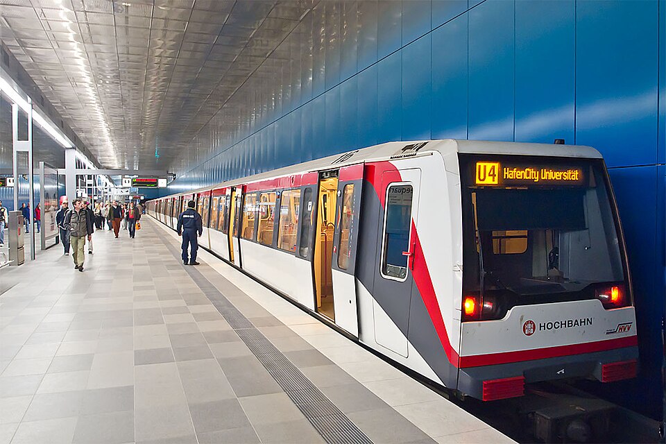 File:DT4 U-Bahn U4 Überseequartier - 3928-df3.jpg