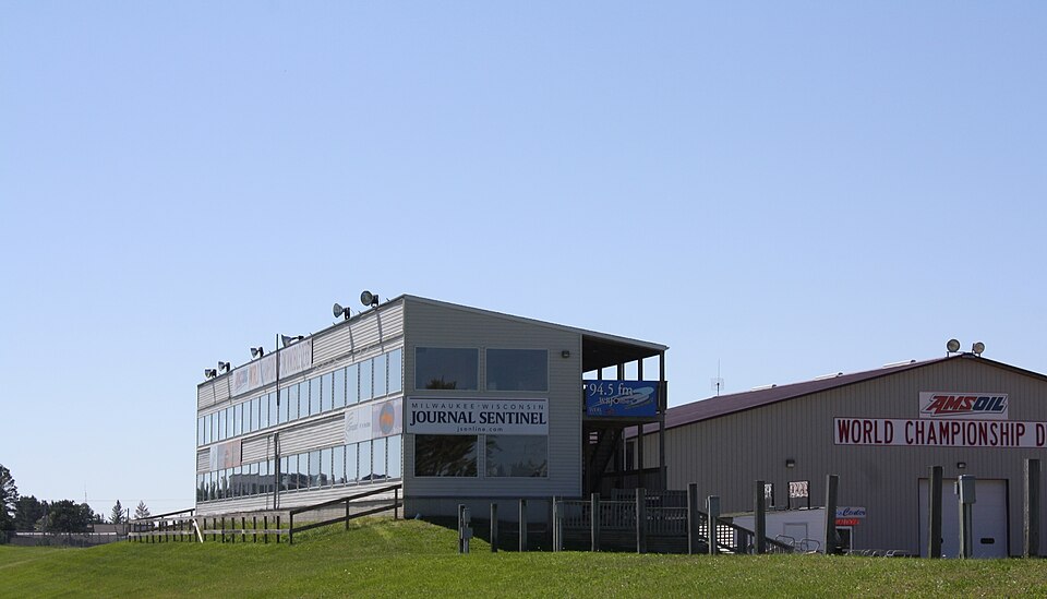File:EagleRiverDerbyTrackMediaTower.jpg