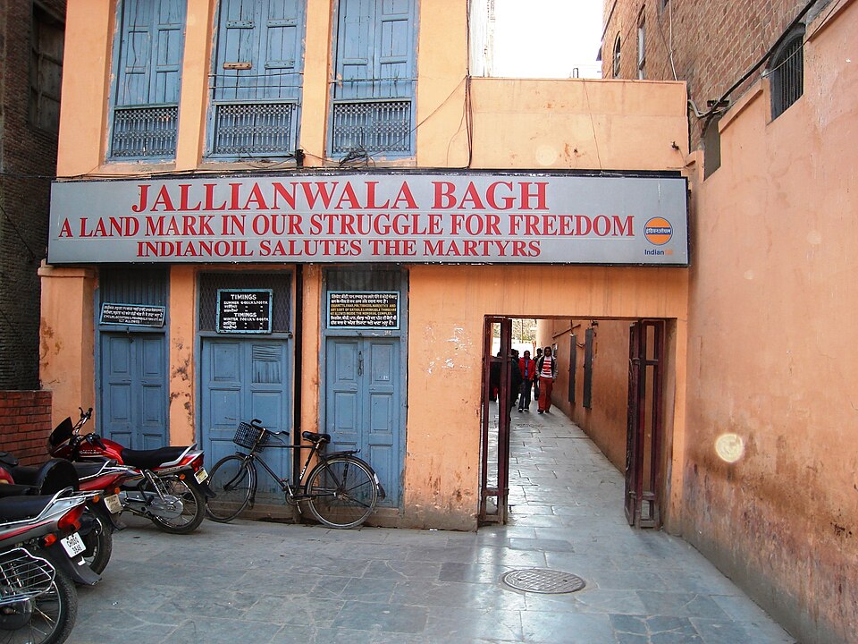 File:Jallianwala Bagh Entrance.JPG