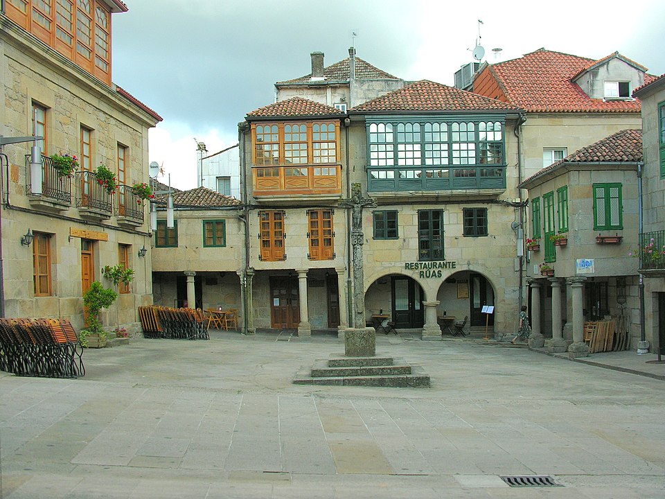 File:Pontevedra 13 Praza da leña.jpg