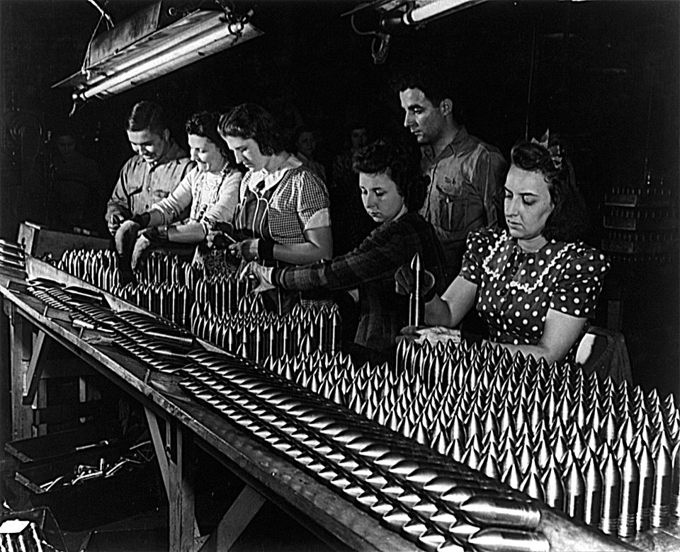 File:Women aluminum shells wwii.jpg