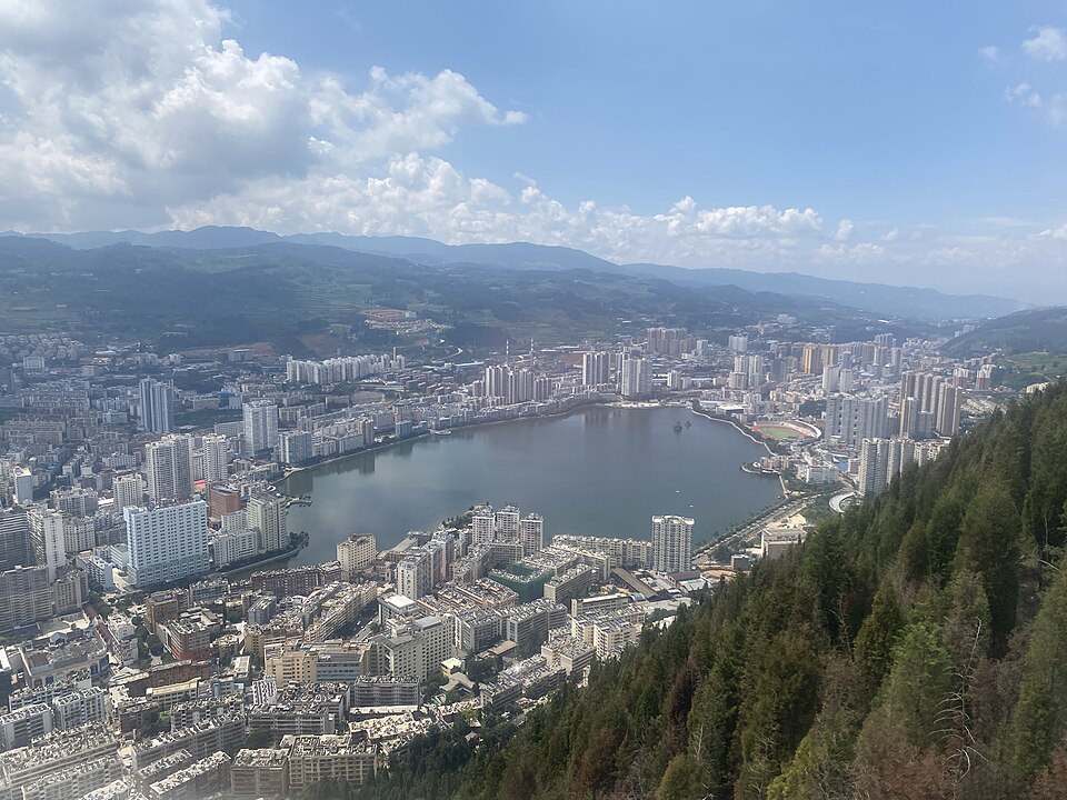 File:个旧市天际线 - 2023-08-13 04.jpg