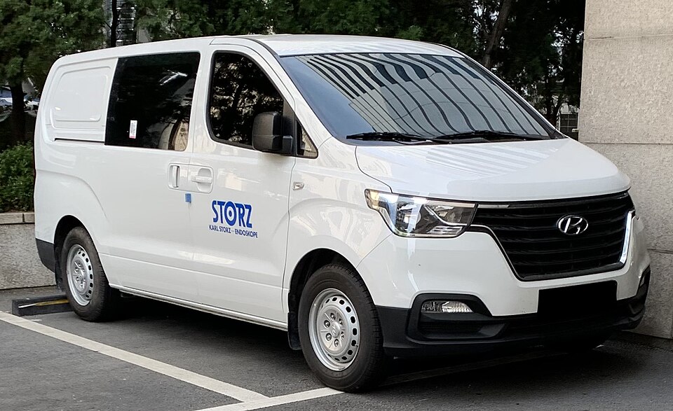File:00 hyundai starex van 1 (cropped).jpg