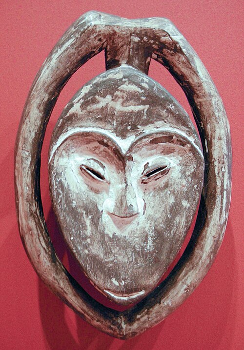 File:Arte dei bdembo, gabon, maschera rituale.JPG