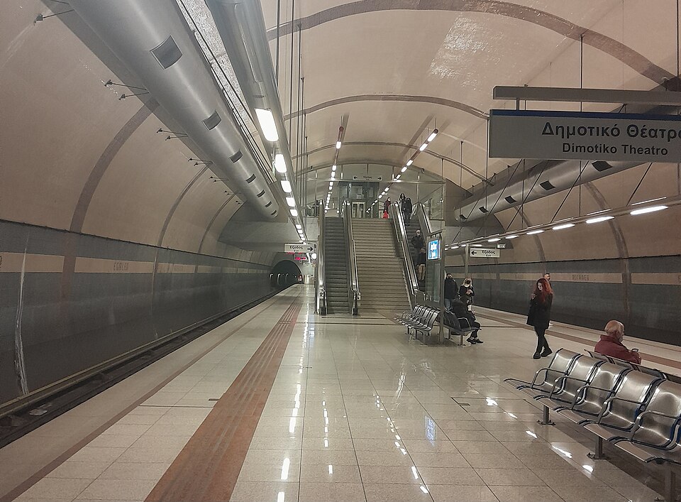 File:Egaleo metro platforms.jpg