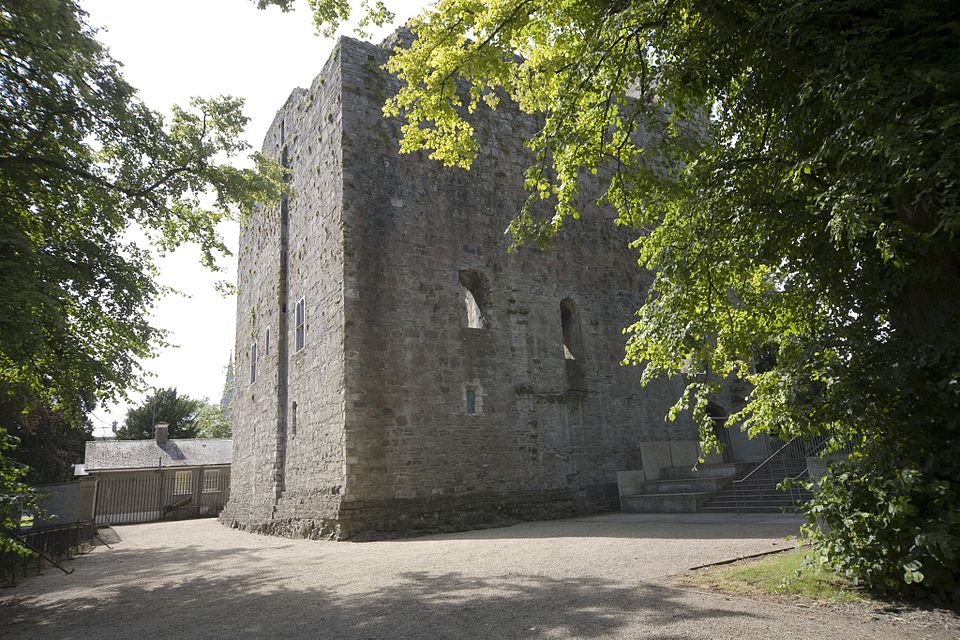 File:Maynooth Castle4.jpg