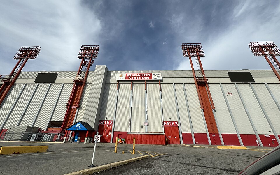 File:McMahon Stadium exterior.jpg