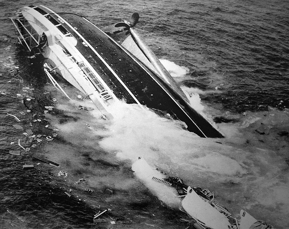 File:Andrea Doria sinking 2.jpg