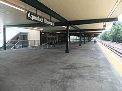 The Aqueduct Racetrack station platform in 2013