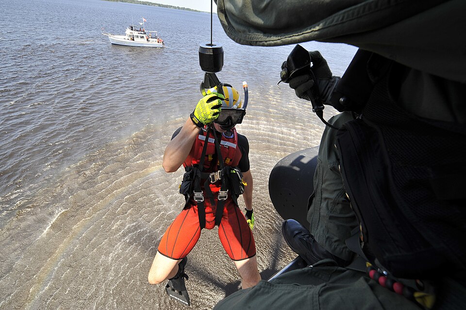 File:Coast Guard conducts hoist training 130529-G-RU729-488.jpg