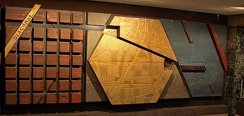 A mural by Josep Maria Subirachs at Line 3's station hall