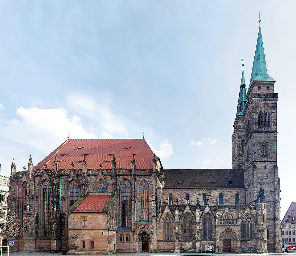 File:Nürnberg St. Sebald komplett v N.jpg