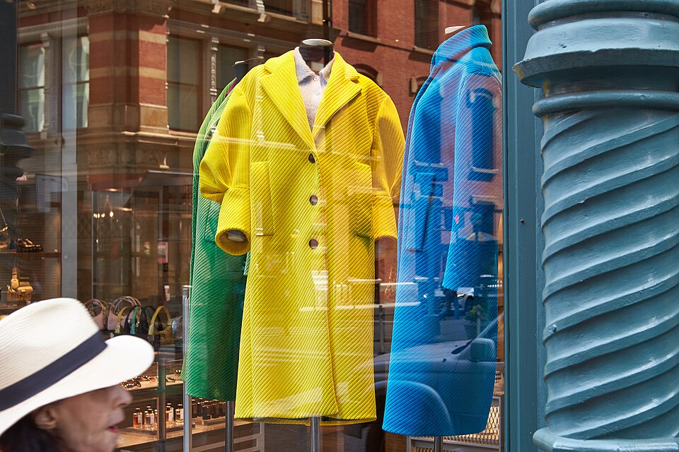 File:Prada Fashion 575 Broadway 2021-06-25 10-04.jpg
