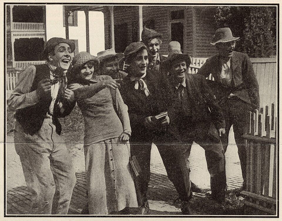 File:Babe's School Days (1915).jpg