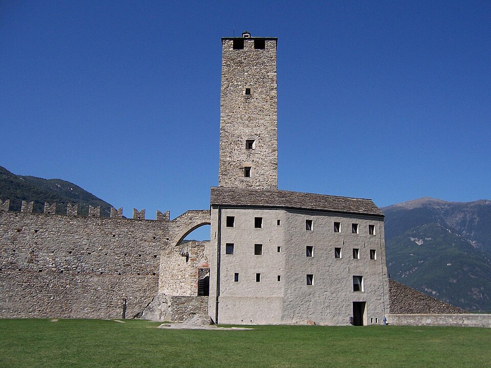 File:Bellinzona Torre Bianca.JPG