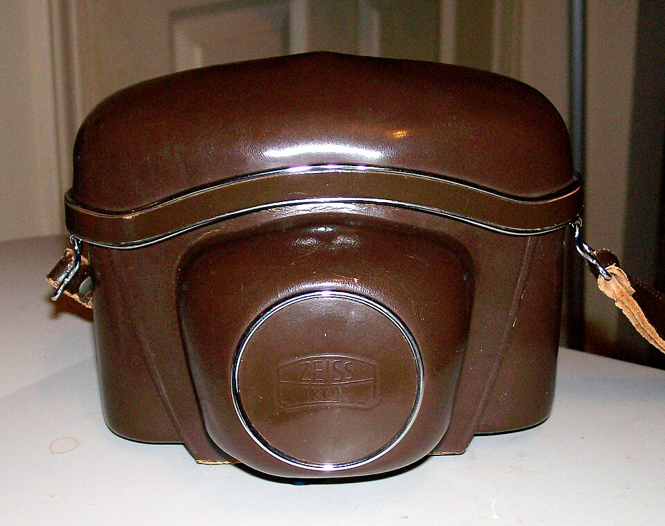 File:Contaflex case.JPG