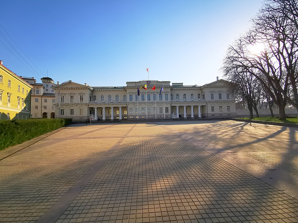 File:Daukanto aikštė.jpg