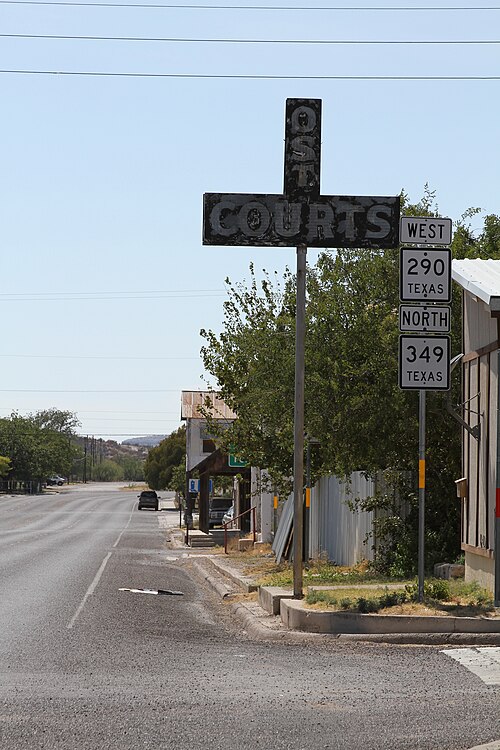 File:OST Courts, Sheffield, Texas.JPG