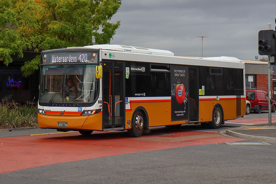 File:Route 420 Bus.jpg