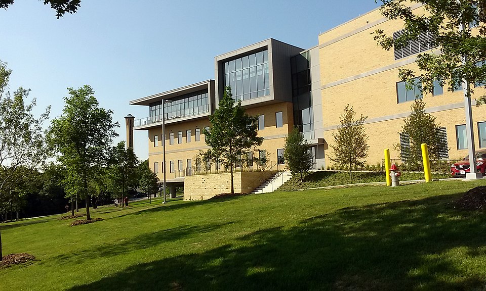 File:SB Hall with Braniff Tower.jpg