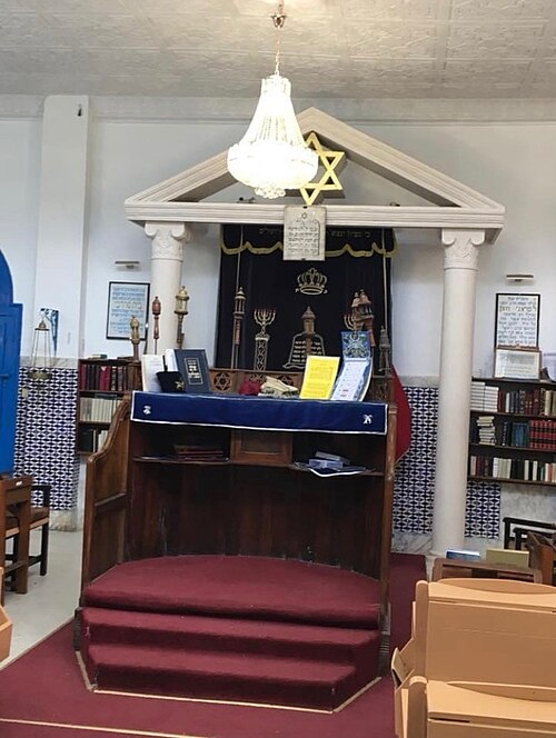 File:Salle Synagogue Goulette 1.jpg