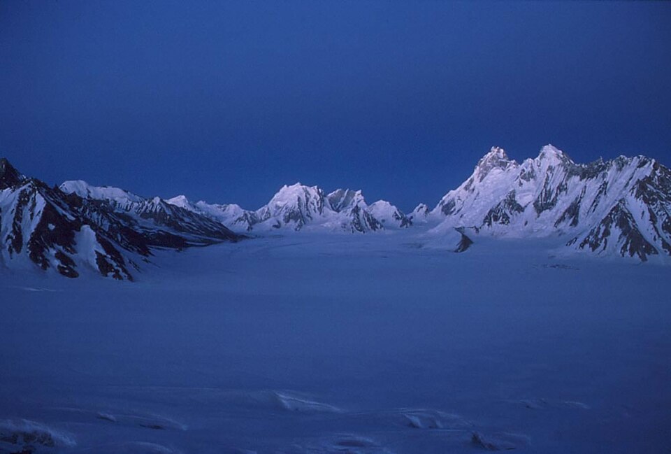 File:Snow Lake under twilight.jpg
