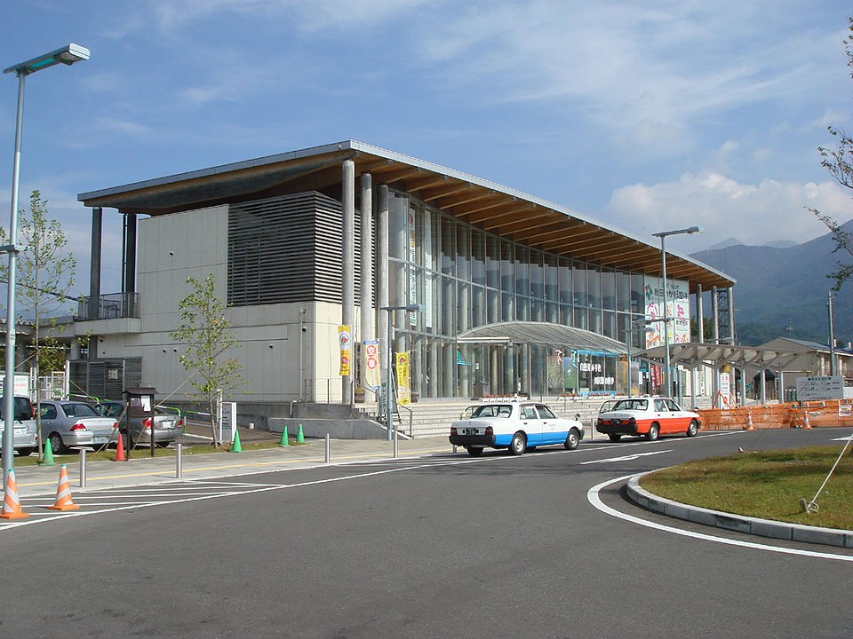 File:Tazawako-sta.jpg