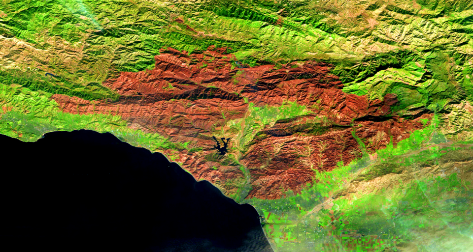 File:23December2017ThomasFire.tif