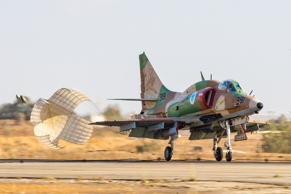 File:A-4 chute.jpg