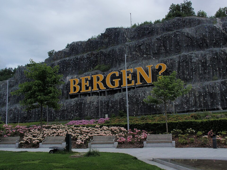 File:Bergen? sign from Bergen Airport.jpg