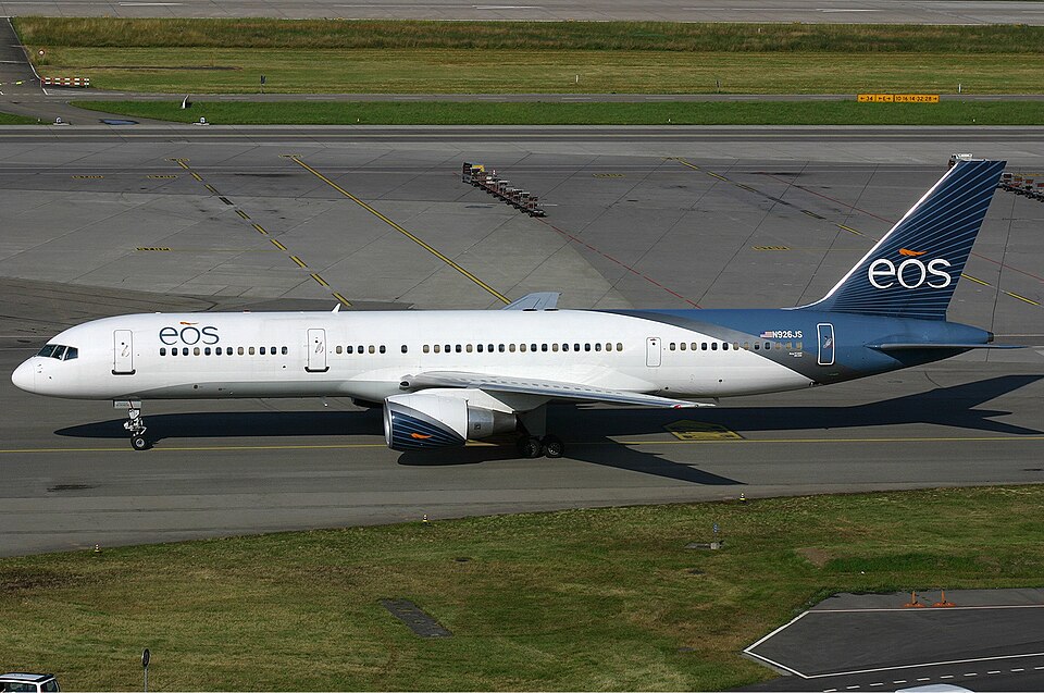 File:EOS Airlines Boeing 757 Pinter.jpg