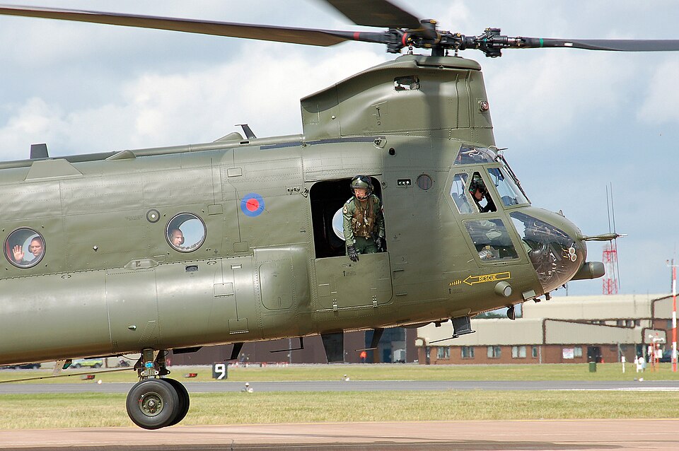File:Raf ch-47 chinook hc2 za707 arp.jpg