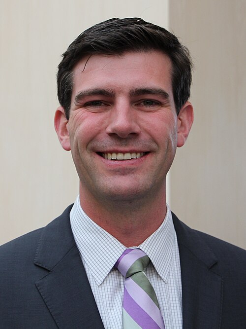 File:Don Iveson - 2013 (3x4 crop).jpg