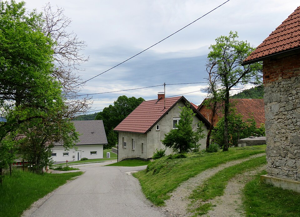 File:Gornji Ig Slovenia 2.jpg