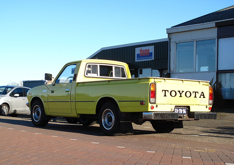 File:1977 Toyota Hilux 2200 rear.jpg