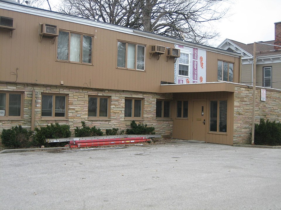 File:Bloomington Il EGHD1 noncontributing.JPG