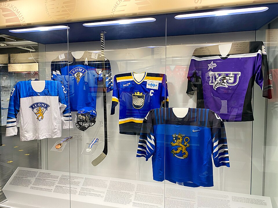 File:Naisten jääkiekko.jpg