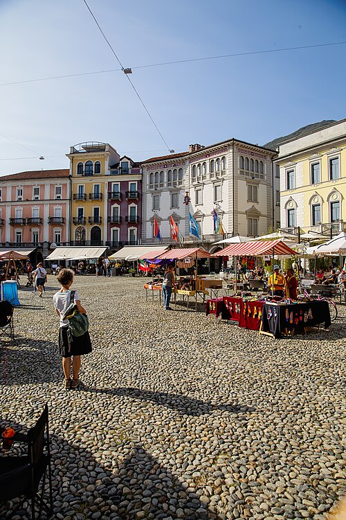 File:Piazza grande, Locarno (Switzerland).jpg