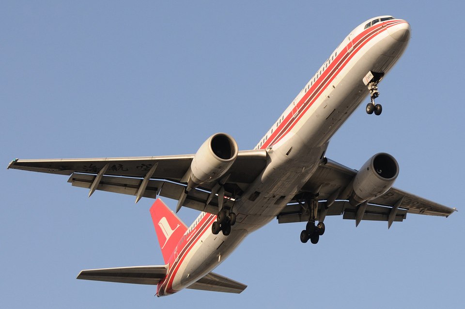 File:Shanghai Airlines Boeing 757-26D Gu.jpg