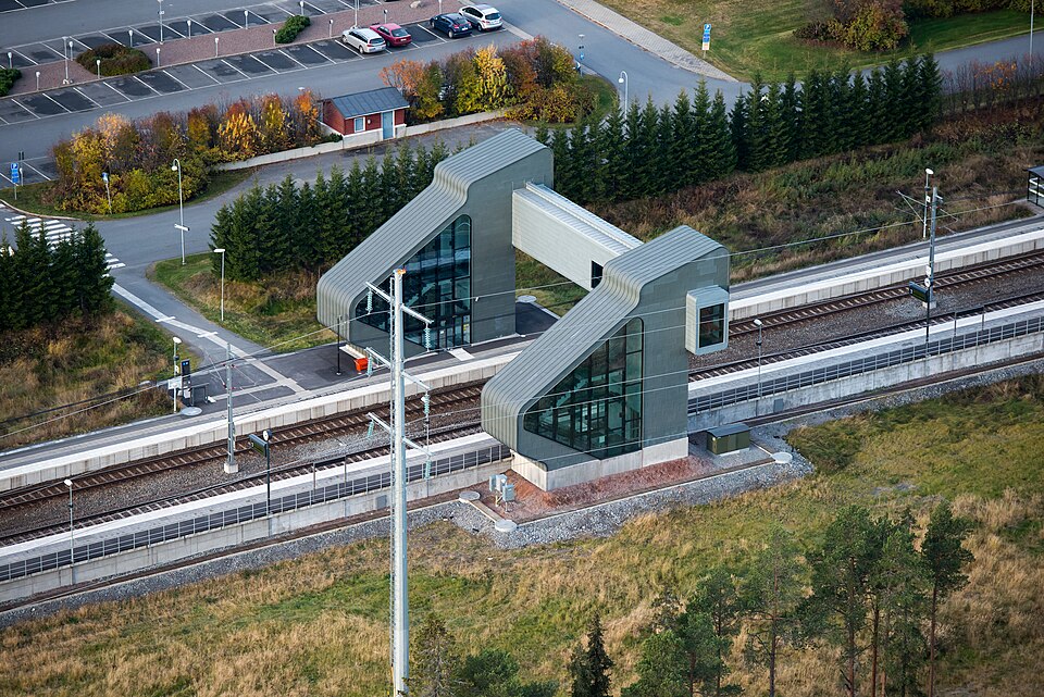 File:Sunderby Sjukhus Station.jpg
