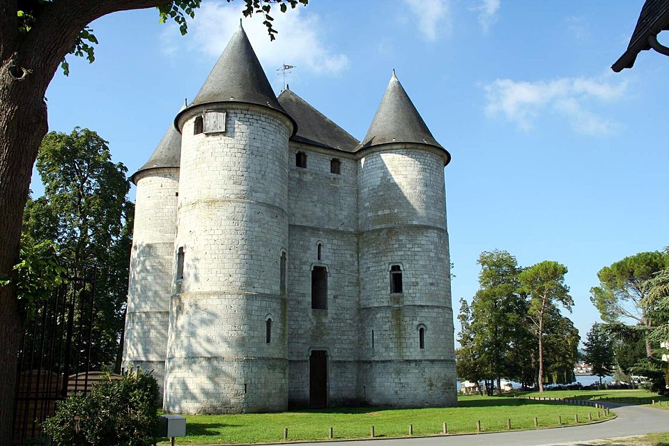 File:Vernon - Les Tourelles01.jpg