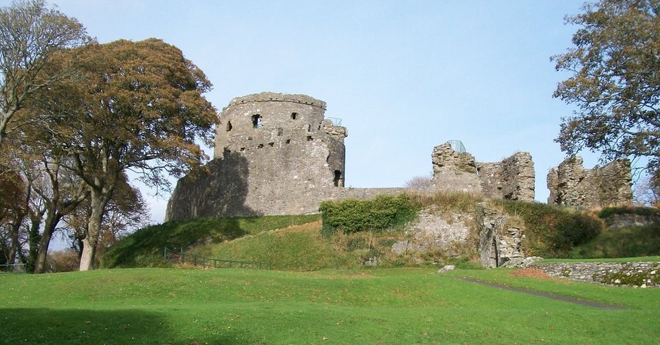 File:Dundrum Castle (2010-11-07).jpg