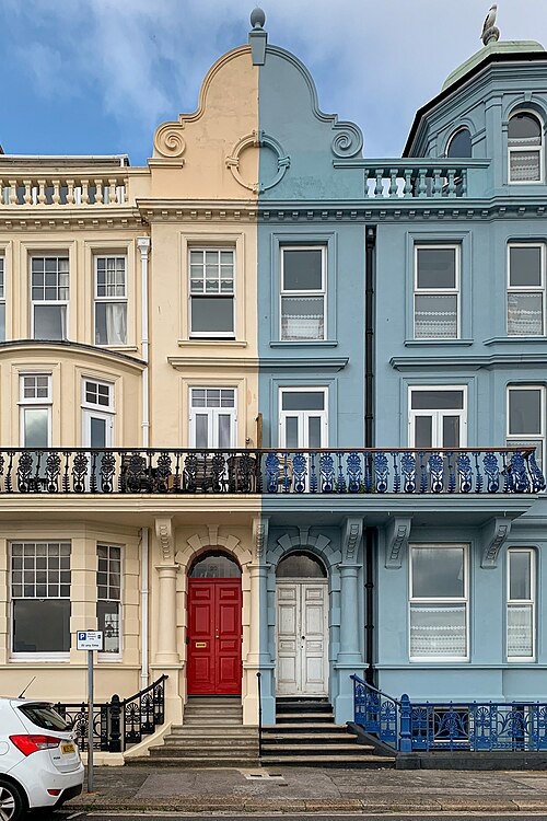 File:Grand Parade, West Hoe, Plymouth.jpg