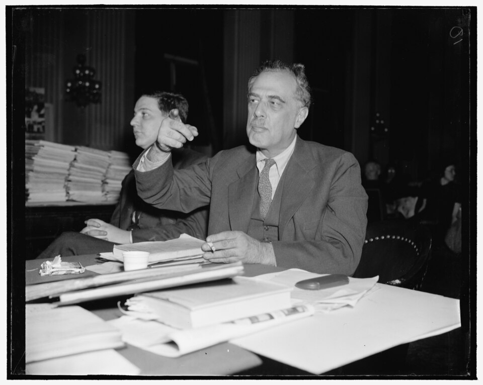 File:Henry Alsberg testifying.tif