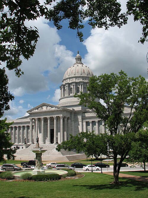 File:MissouriCapitolgrounds.jpg