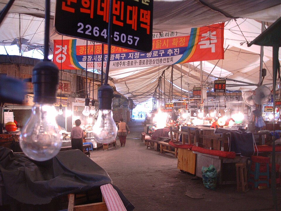 File:Seoul market sunday morning.jpg