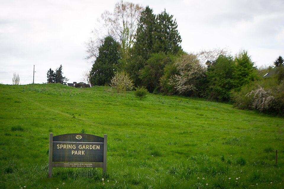File:Spring Garden Park.jpg