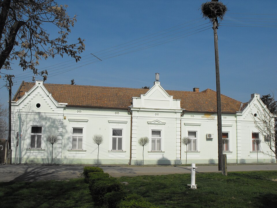 File:Village Hall Maroslele.jpg