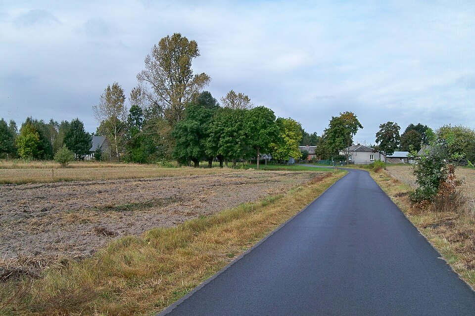 File:Antoniówka wieś.jpg