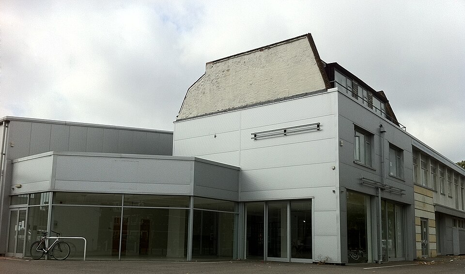 File:Auto Italia Exterior.JPG